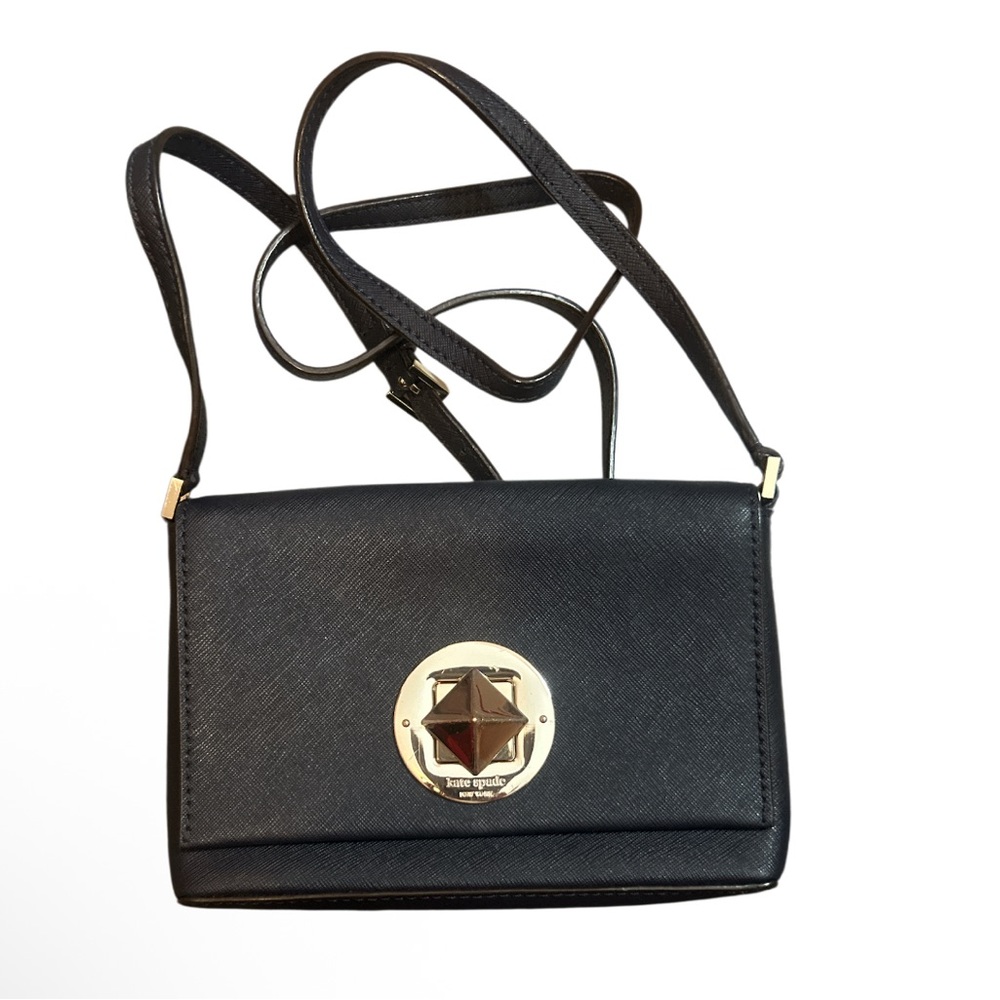 This is a Kate Spade Newbury Lane Sally crossbody